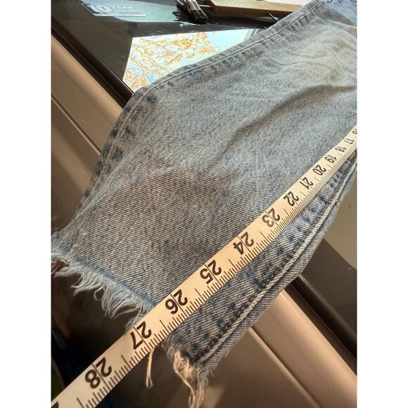 Levi's Premium Denim Wedgie Jeans Button-Fly Size 28 Light Wash Fray Hem - Picture 8 of 9